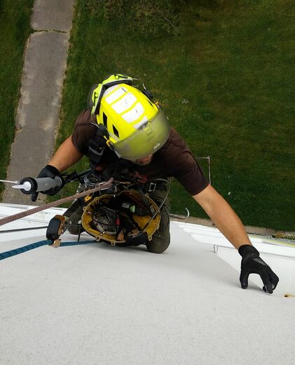 11 oprava fasády výškové práce v Praze a okolí na laně lanov.jpg